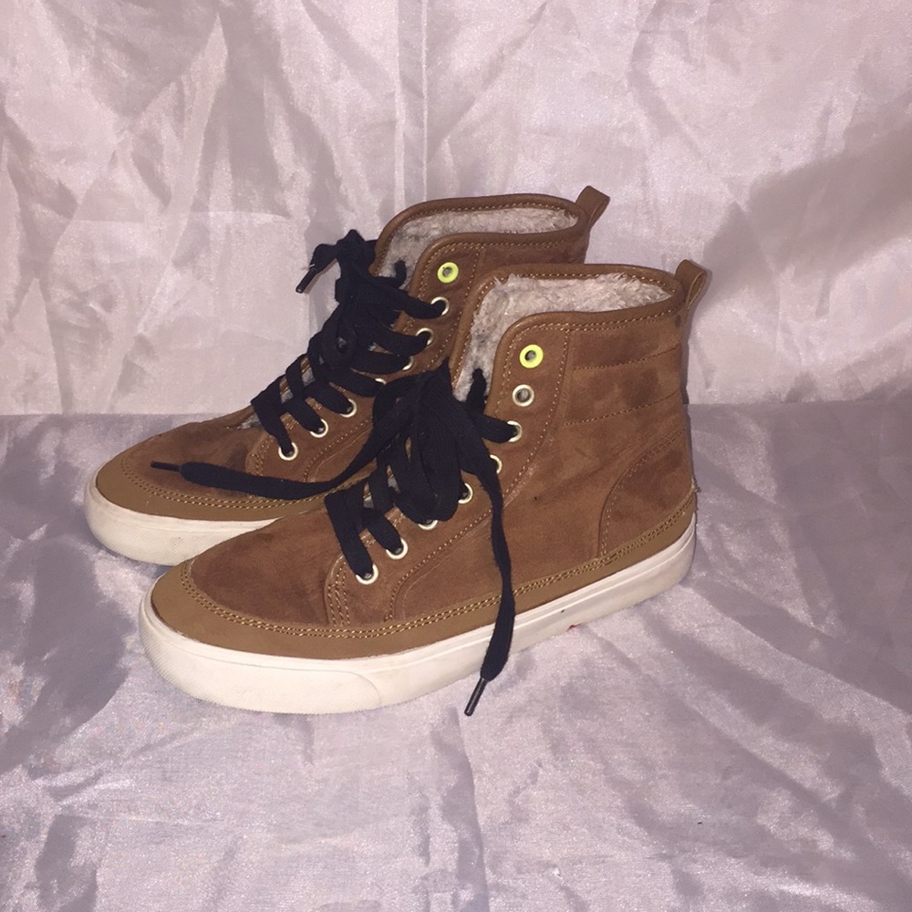 Old Navy ⭐️ Suede boys boots Sz 3 BARELY WORN 🖤